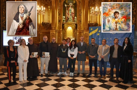 Organizadores, autoridades, premiados y participantes posan al final del acto