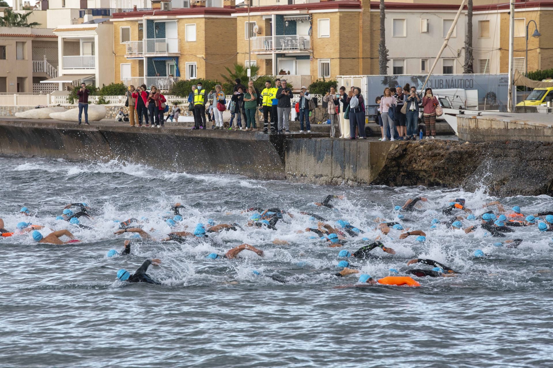 Las imágenes de la travesía a nado por Cabo de Palos