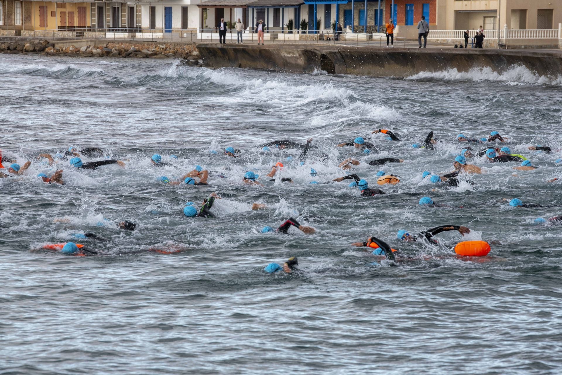 Las imágenes de la travesía a nado por Cabo de Palos