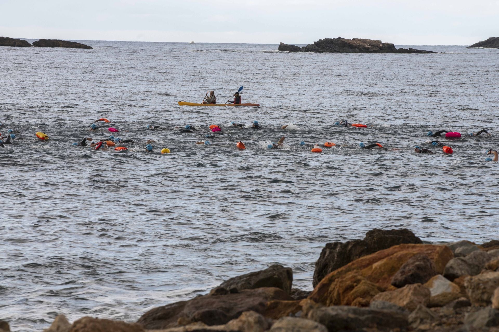 Las imágenes de la travesía a nado por Cabo de Palos