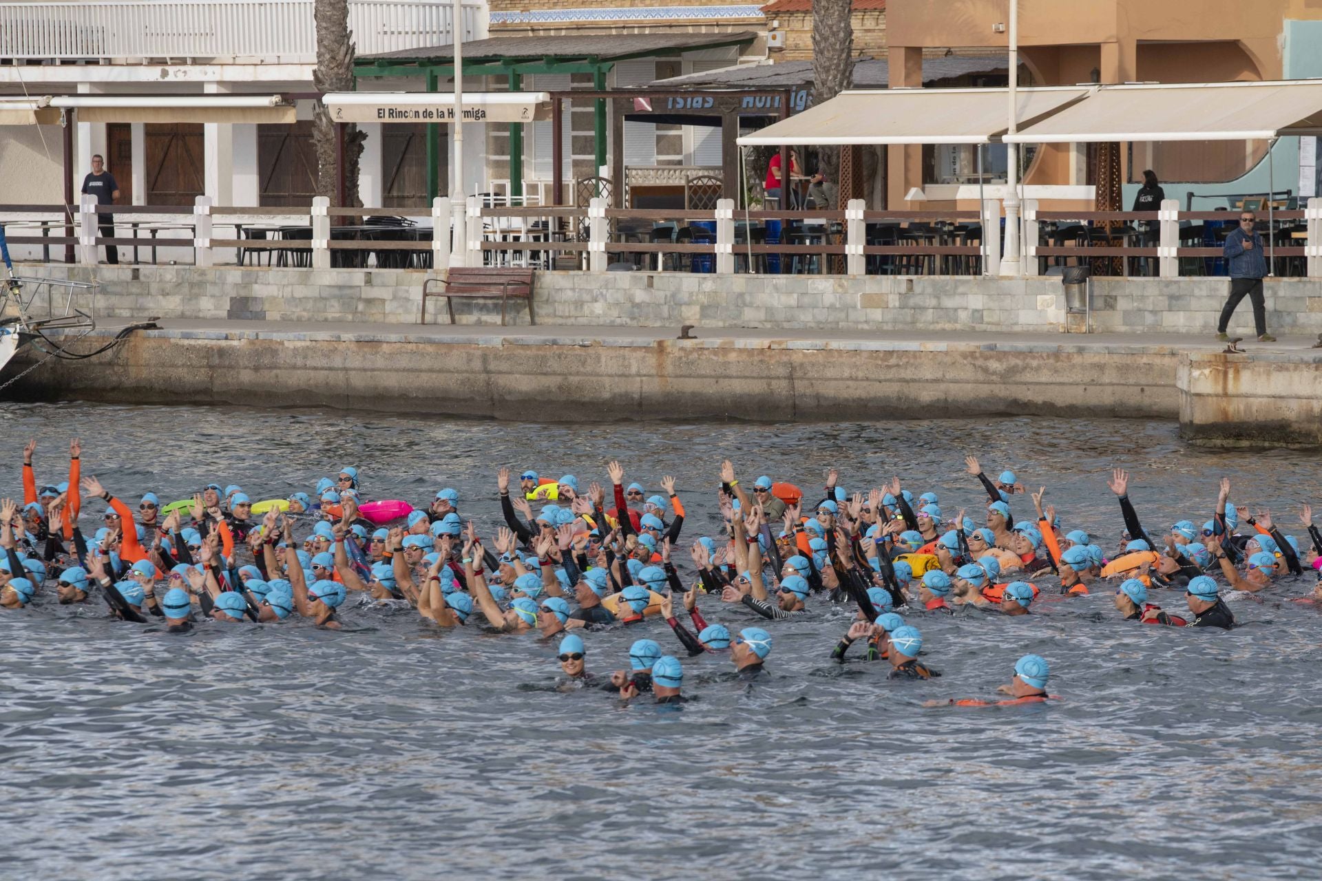 Las imágenes de la travesía a nado por Cabo de Palos