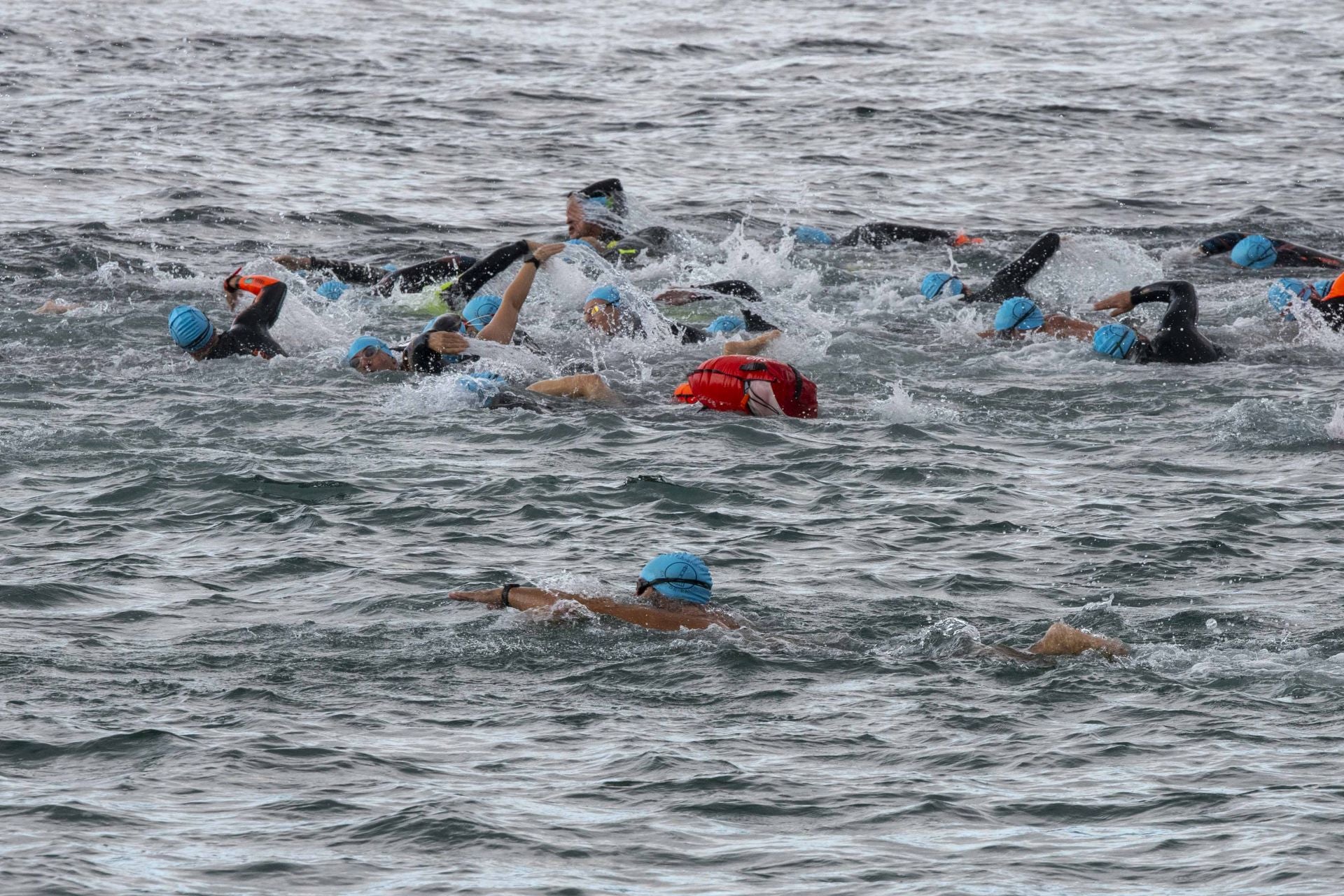 Las imágenes de la travesía a nado por Cabo de Palos