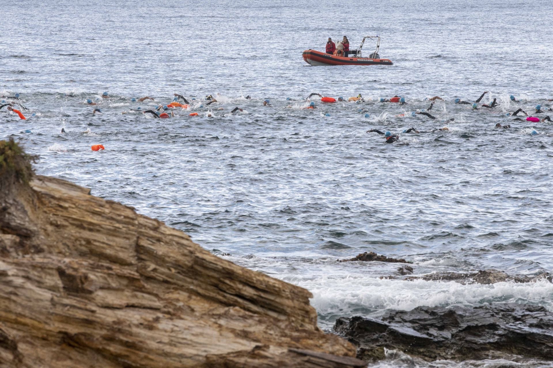 Las imágenes de la travesía a nado por Cabo de Palos