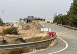 Puente sobre la carretera RM- F51, en obras por los trabajos del AVE en la línea hacia Cartagena.