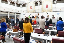 Minuto de silencio en la Asamblea Regional por las víctimas y desaparecidos en la DANA de Valencia