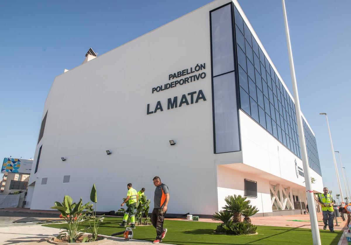 Así ha quedado el nuevo pabellón polideportivo de La Mata en Torrevieja