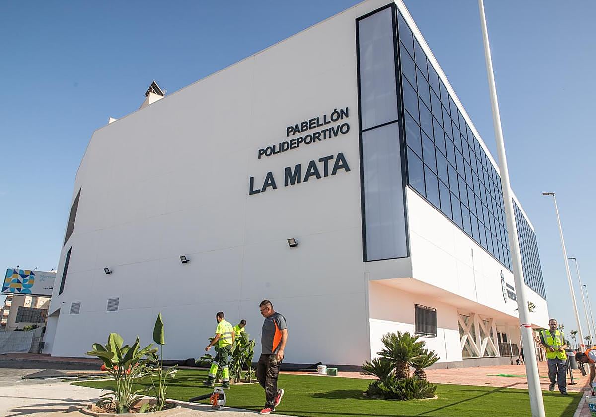 Estado de las obras del nuevo pabellón polideportivo de La Mata, este miércoles.
