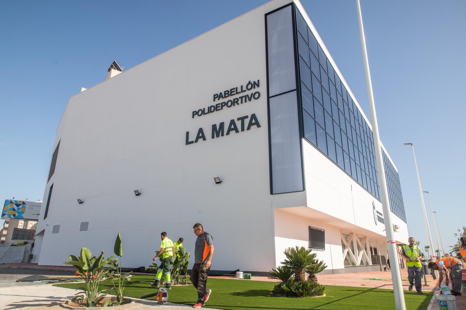 Así ha quedado el nuevo pabellón polideportivo de La Mata en Torrevieja