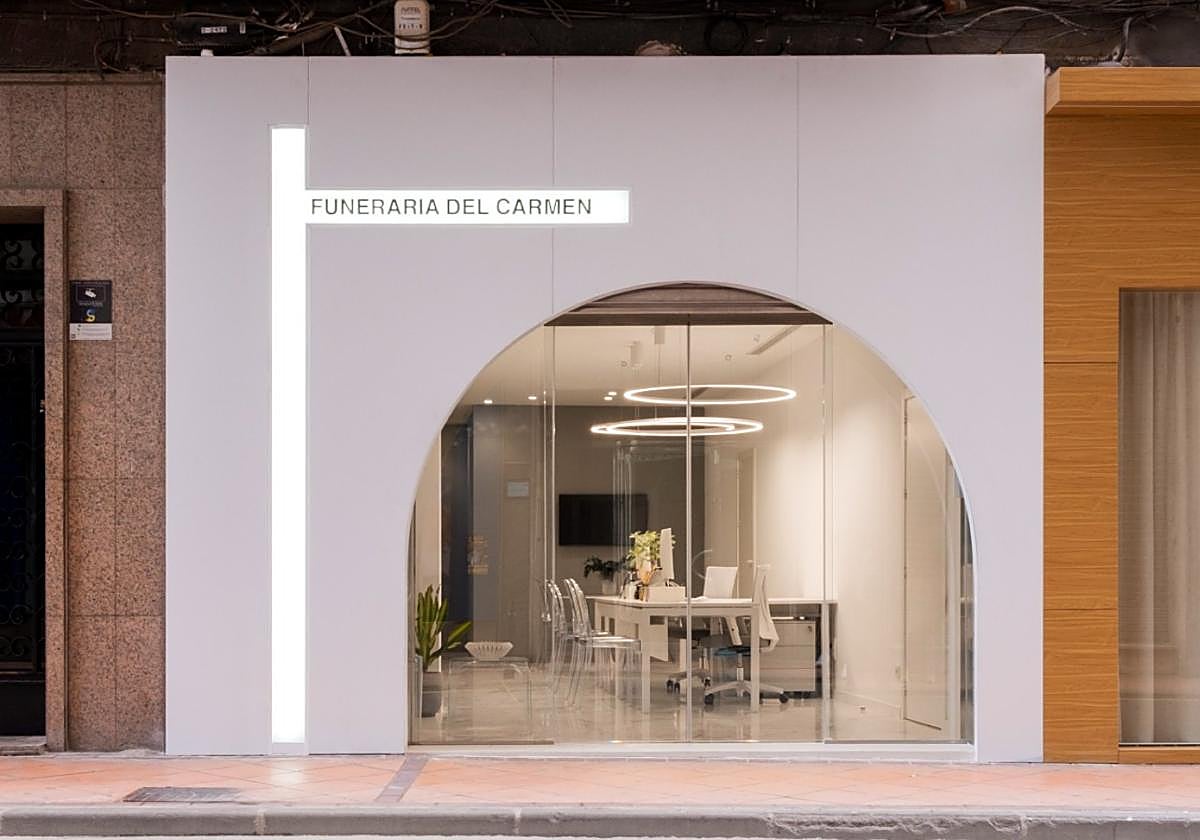 La nueva oficina de Funeraria del Carmen está ubicada en la calle Ricardo Gil, 40, en el Barrio del Carmen de Murica.