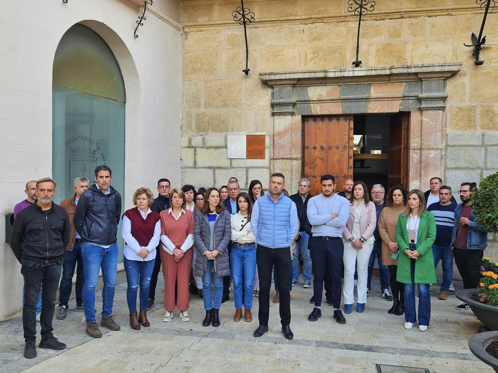 La concentraciónha tenido lugar esta mañana en la puerta del Ayuntamiento.