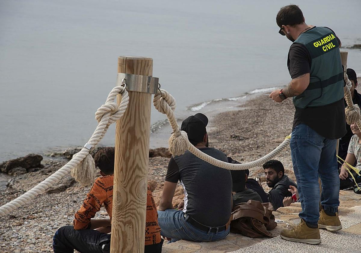 Llegada de inmigrantes a La Azohía en una imagen de archivo.