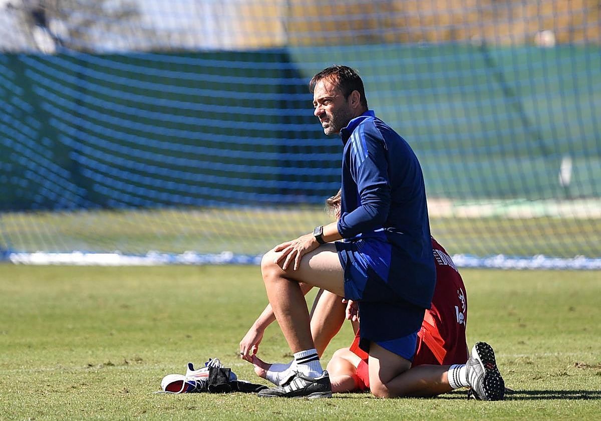 Fran Fernández, junto a Larrea, en un entrenamiento.