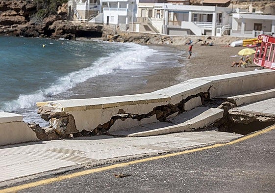 Estado del paseo marítimo de El Portús a principios de octubre.