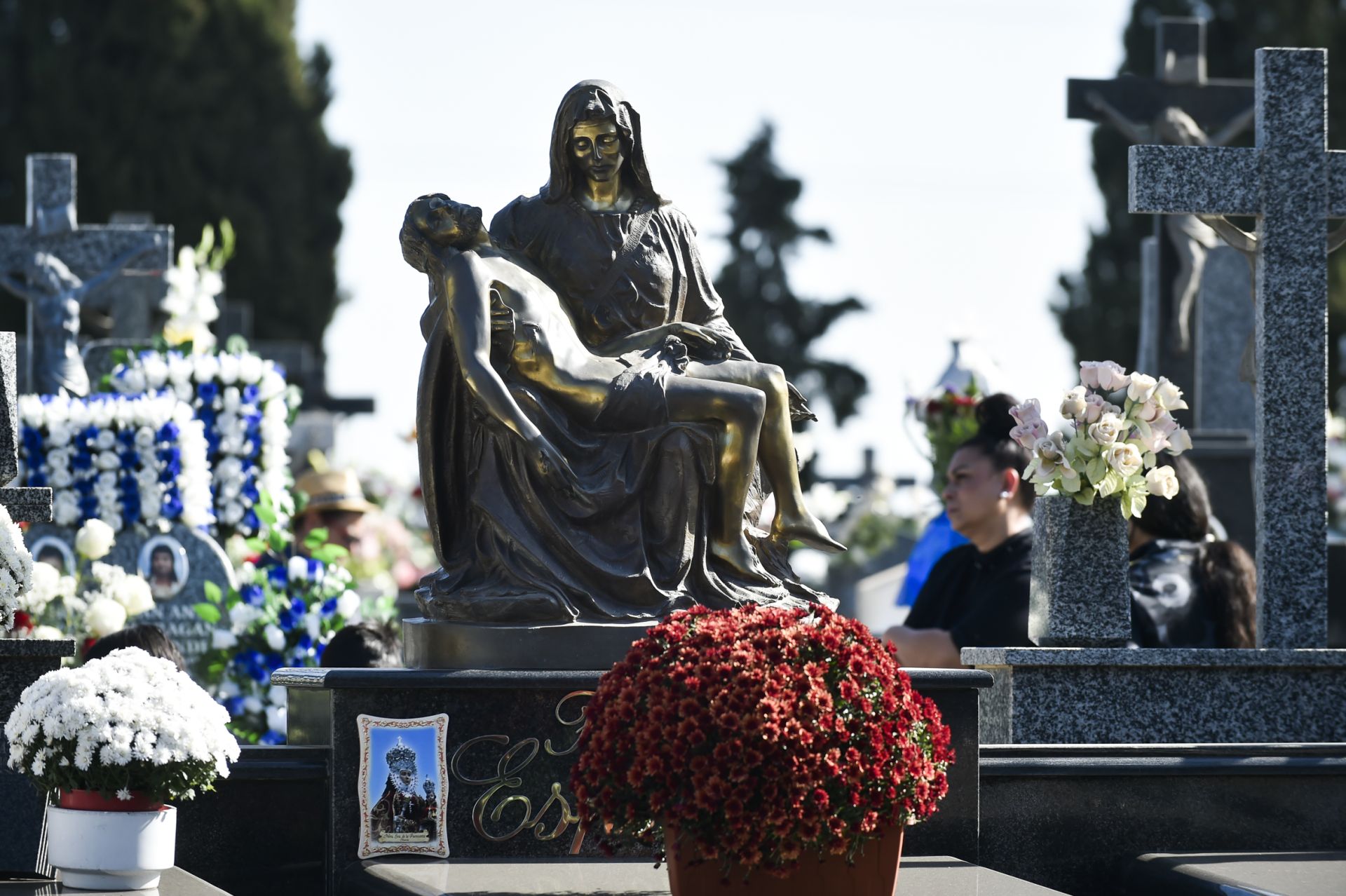 Las imágenes del Día de Todos los Santos en los cementerios de Murcia