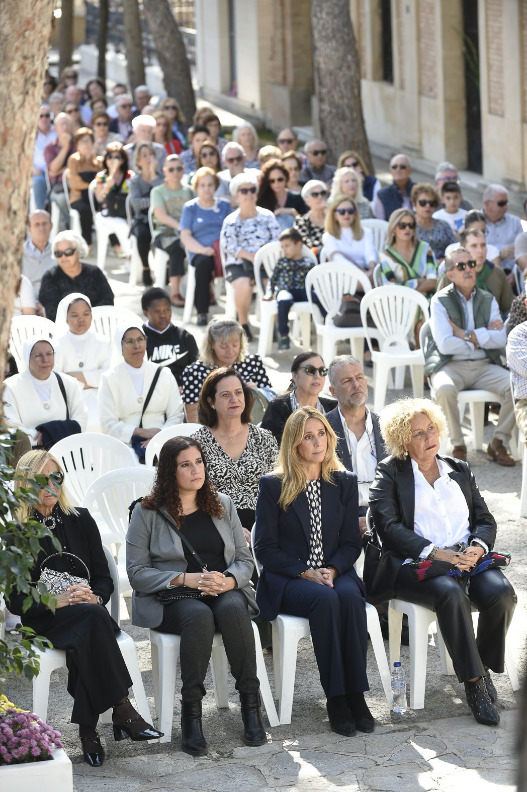 Las imágenes del Día de Todos los Santos en los cementerios de Murcia