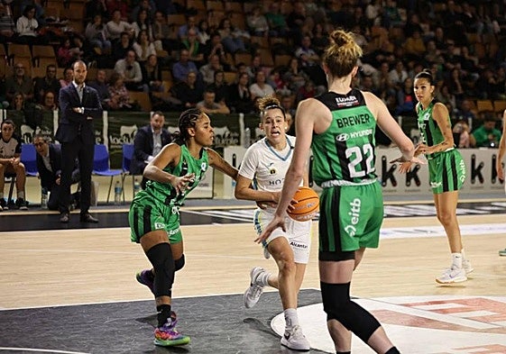 Las jugadoras del Hozono Global Jairis logran su segunda victoria en tres días.