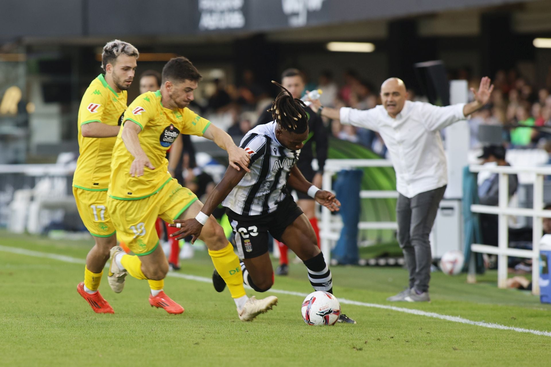 La derrota del Cartagena frente al Deportivo, en imágenes