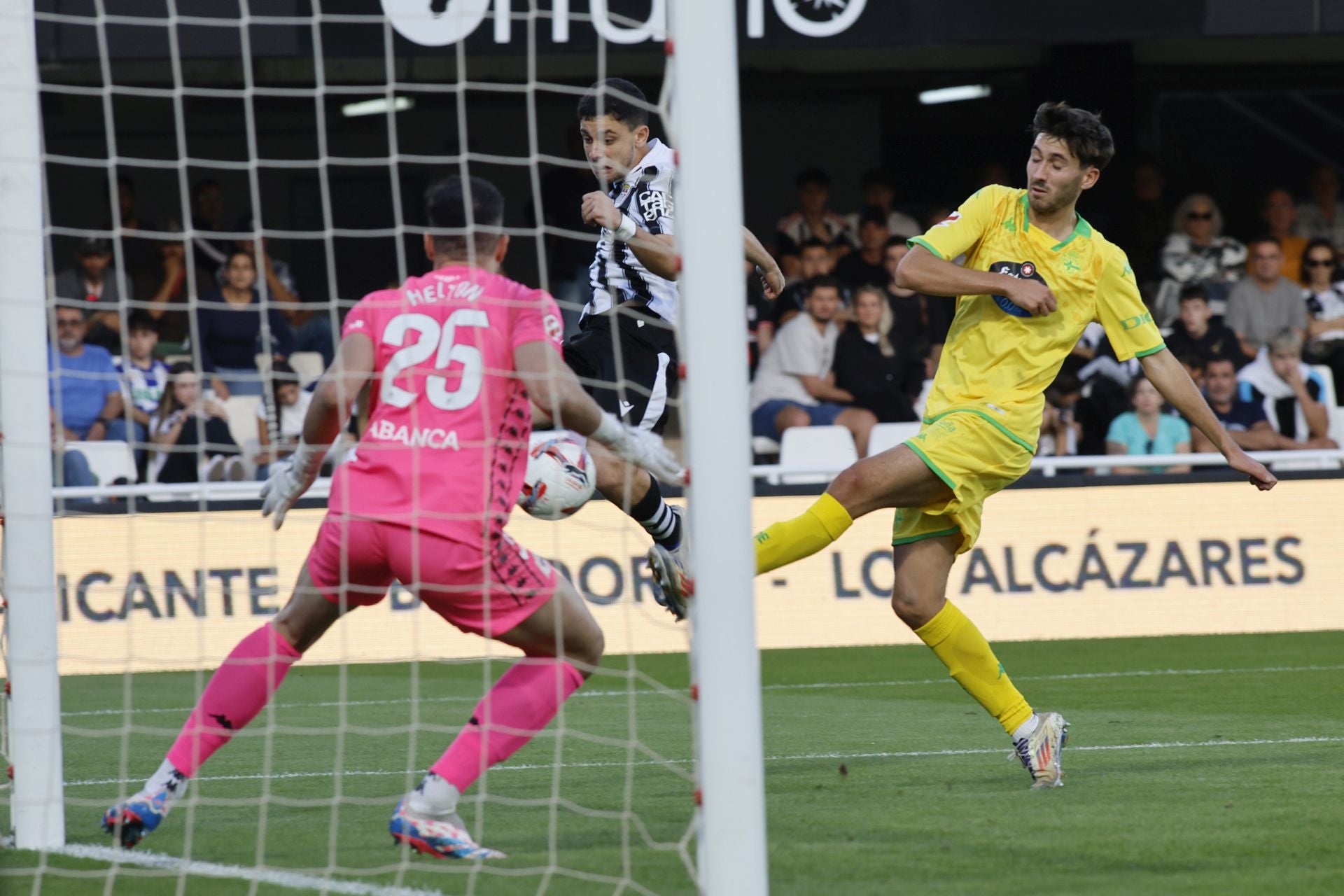 La derrota del Cartagena frente al Deportivo, en imágenes