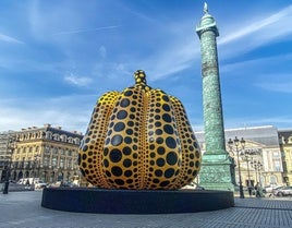 Calabaza pintada por la japonesa Yayoi Kusama.