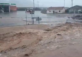 Vía inundada en Cañada de Gallego, en Mazarrón.