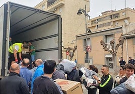Recogida en Molina de productos donados por los vecinos para los afectados por la DANA.