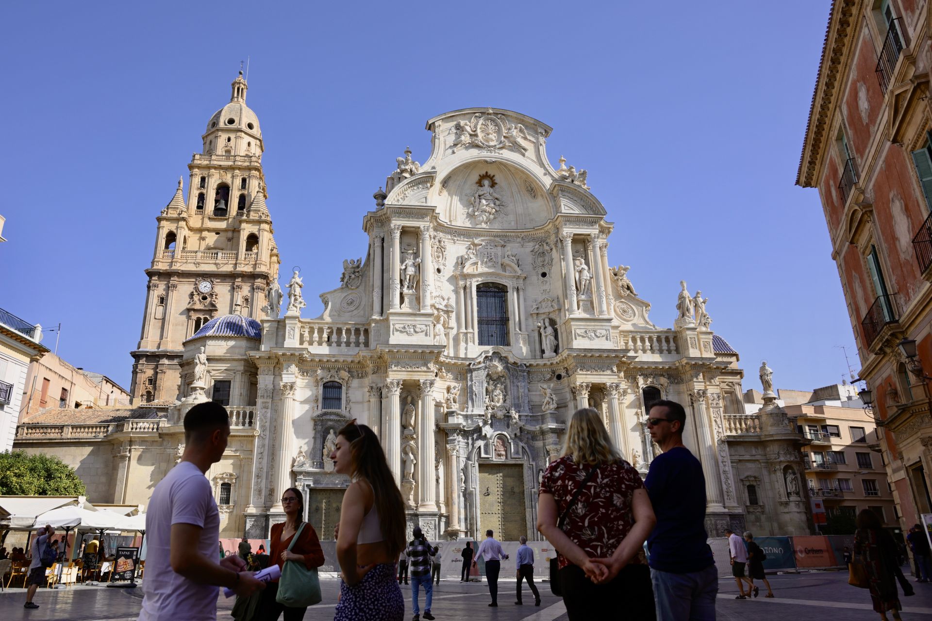 La fachada de la Catedral de Murcia, libre de andamios, en imágenes
