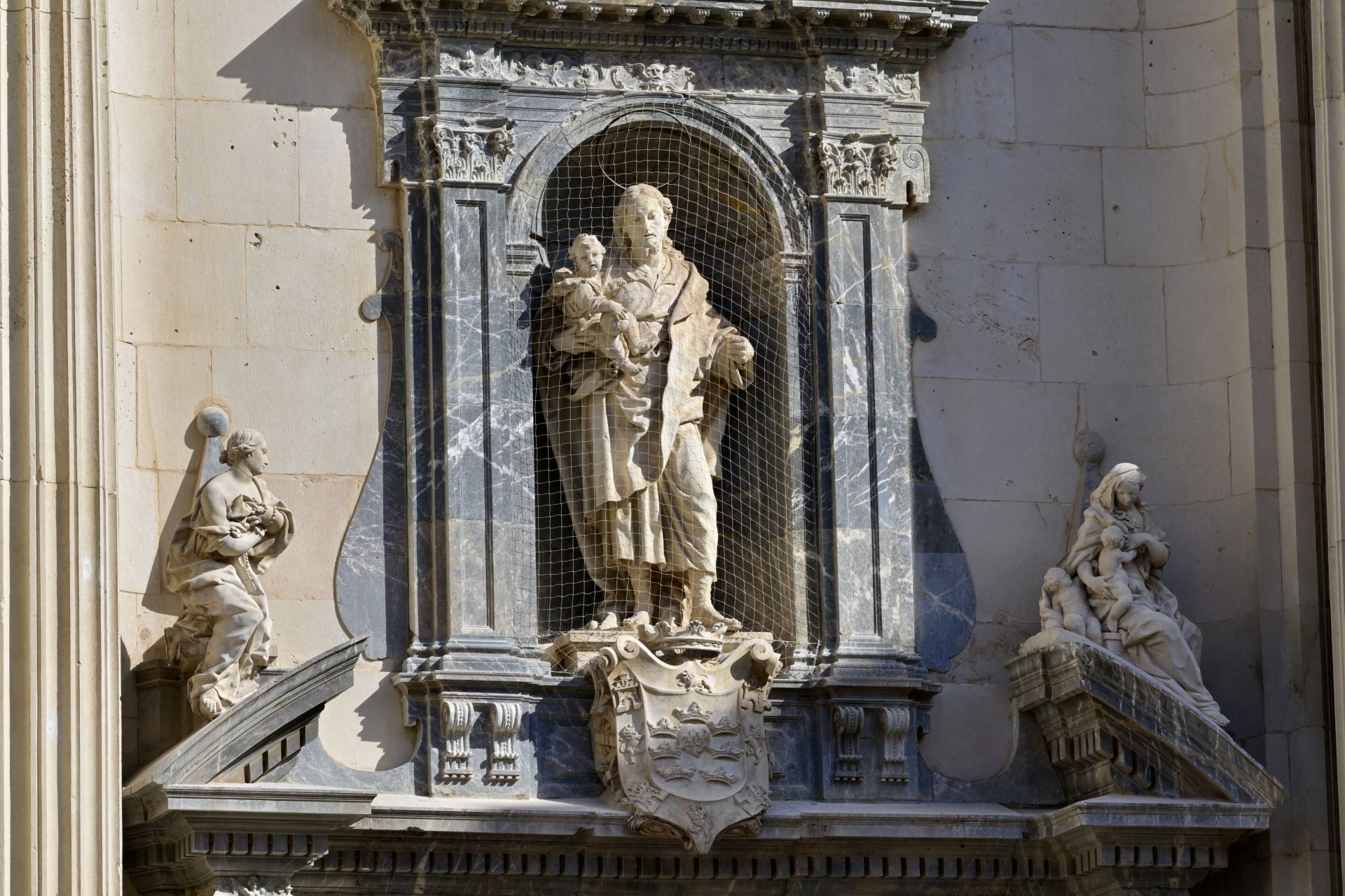 La fachada de la Catedral de Murcia, libre de andamios, en imágenes