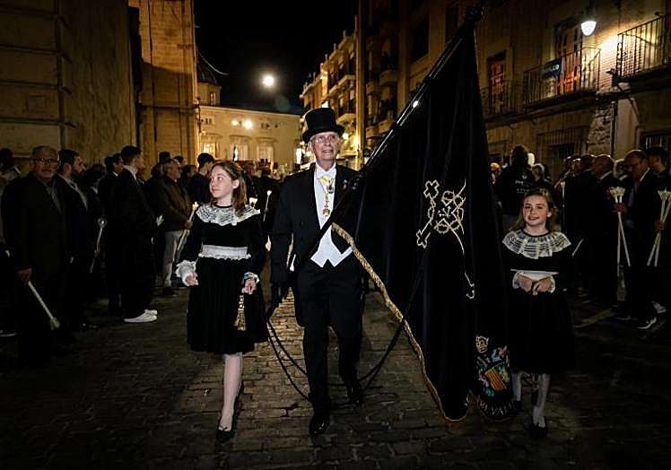 El ingeniero Antonio Martínez Canales fue el encargado de encarnar este año al Caballero Cubierto.