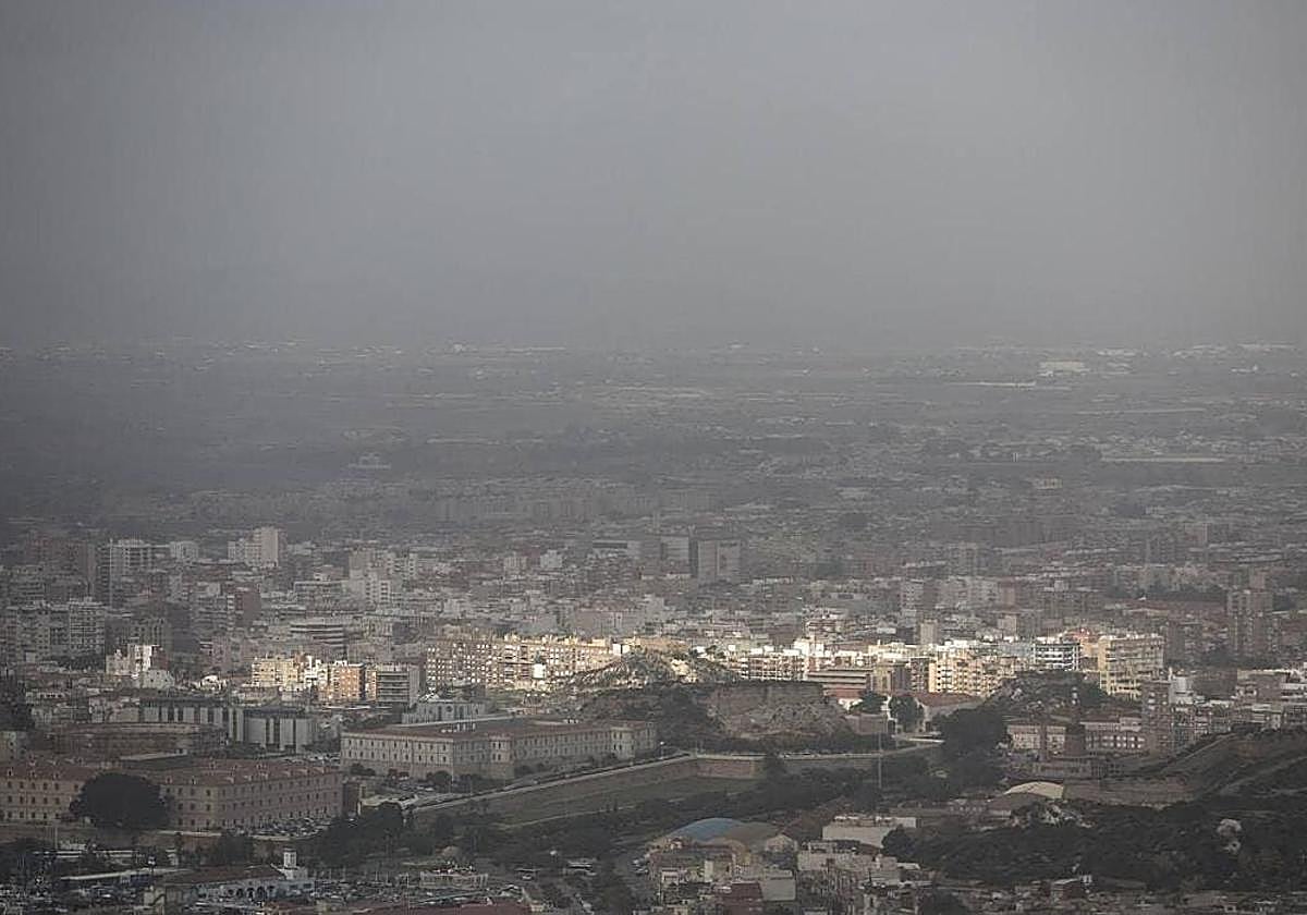 Contaminación atmosférica en Cartagena, en una imagen de archivo.