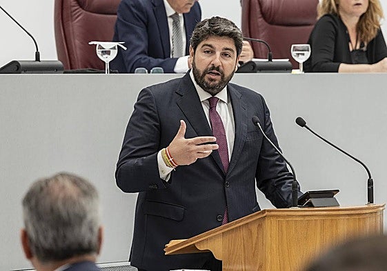 Fernando López Mieras durante un Pleno de la Asamblea Regional, en una imagen de archivo.