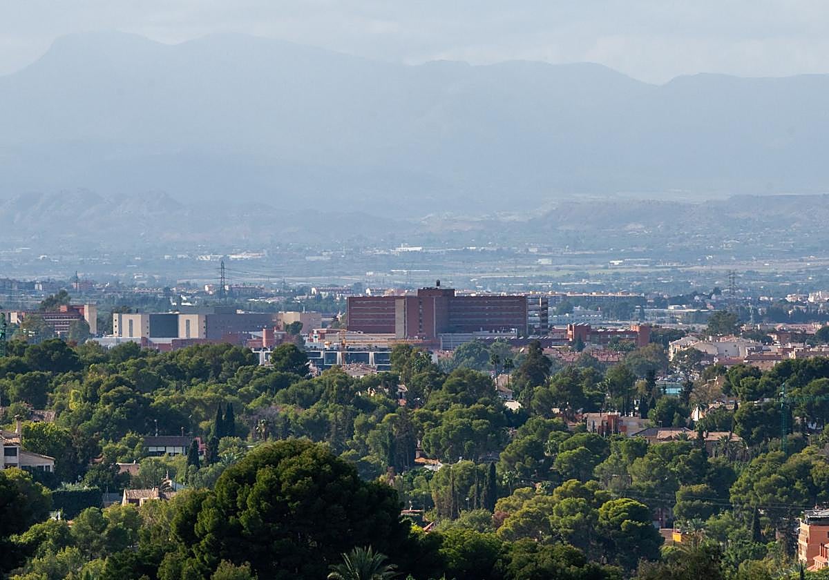 Masa de polvo africano sobre el municipio de Murcia, en una imagen de la semana pasada.