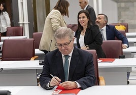 José Vélez, durante una sesión plenaria de la Asamblea Regional, el pasado martes.