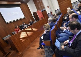 Fernando López Miras interviene durante la Conferencia de Rectores y Rectoras de Universidades Españolas organizada por la Universidad de Murcia.