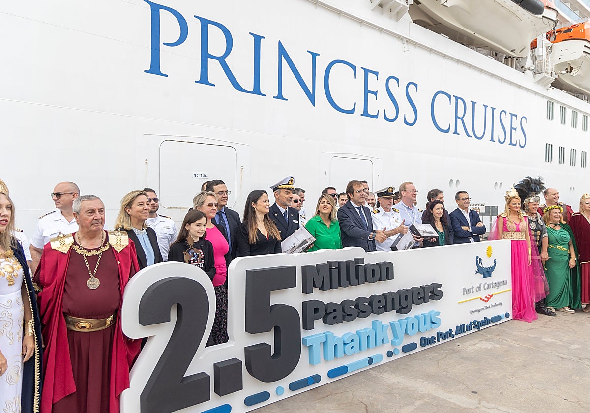 Acto de celebración de la llega del crucerista 2,5 millones al puerto de Cartagena.
