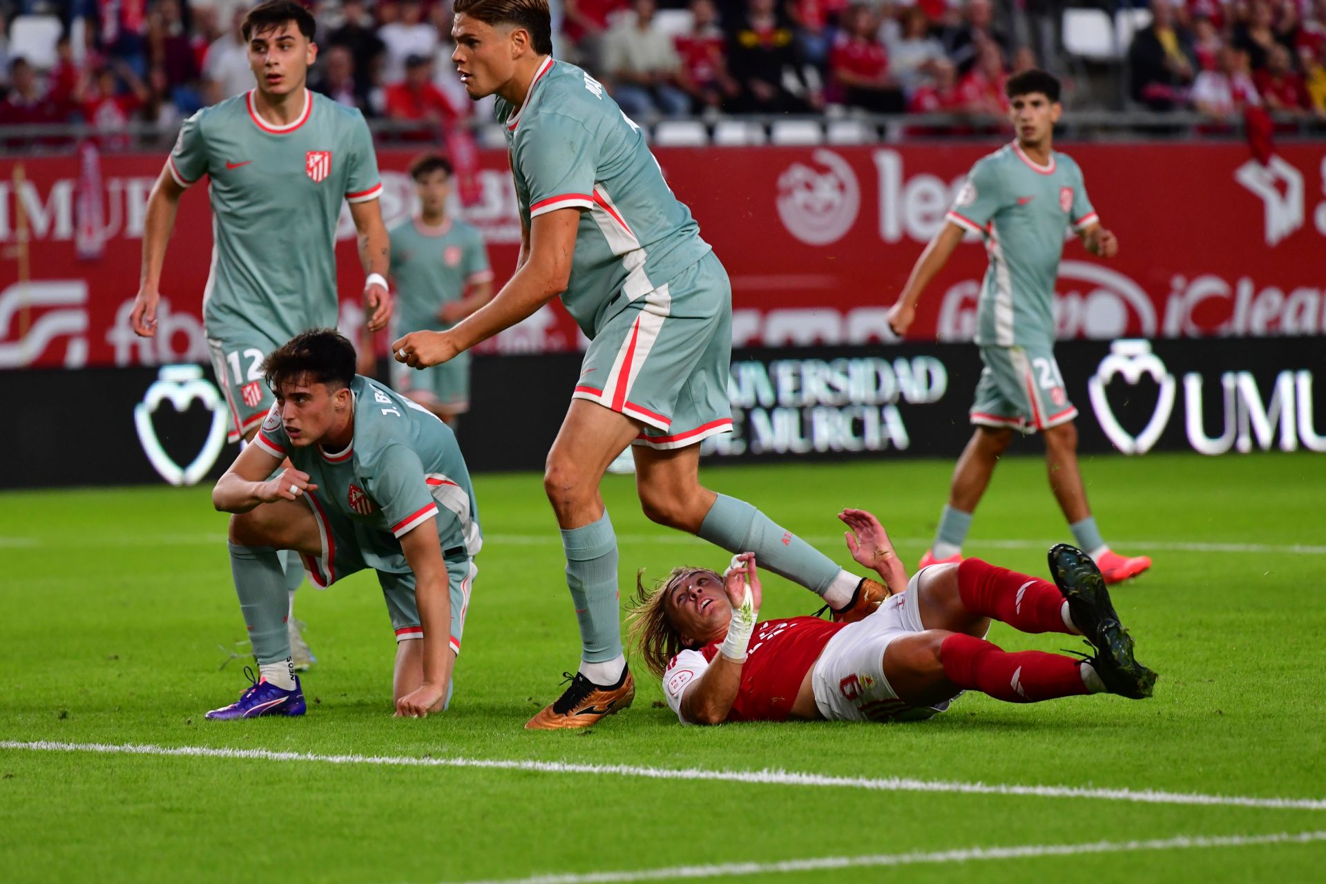El empate del Real Murcia frente al Atlético B, en imágenes