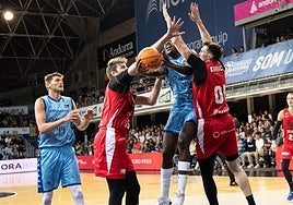 Un instante del partido entre el MoraBanc y el UCAM celebrado este sábado.