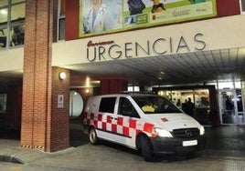 Puerta de urgencias del hospital Virgen de la Arrixaca, en una imagen de archivo.