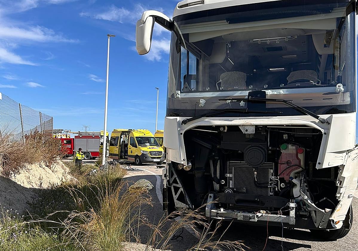 Estado en el que quedó la caravana tras el impacto contra la motocicleta.