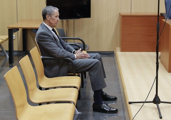 Eduardo Zaplana, la semana pasada, en un juzgado de Valencia.