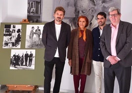 Un preciado legado. Rafael Fuster, Guadalupe Ríos, Diego Avilés y Juan Manuel Bonet, ayer, en la entrega del material fotográfico.