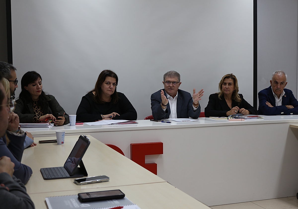 El secretario general del PSRM-PSOE, José Vélez, preside la reunión de los delegados y delegadas de su partido para el Congreso Federal