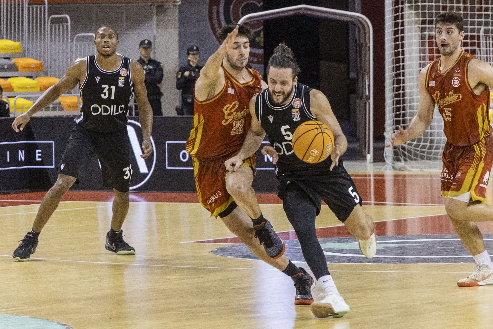 El Godella paga los platos rotos del Cebé (102-66)