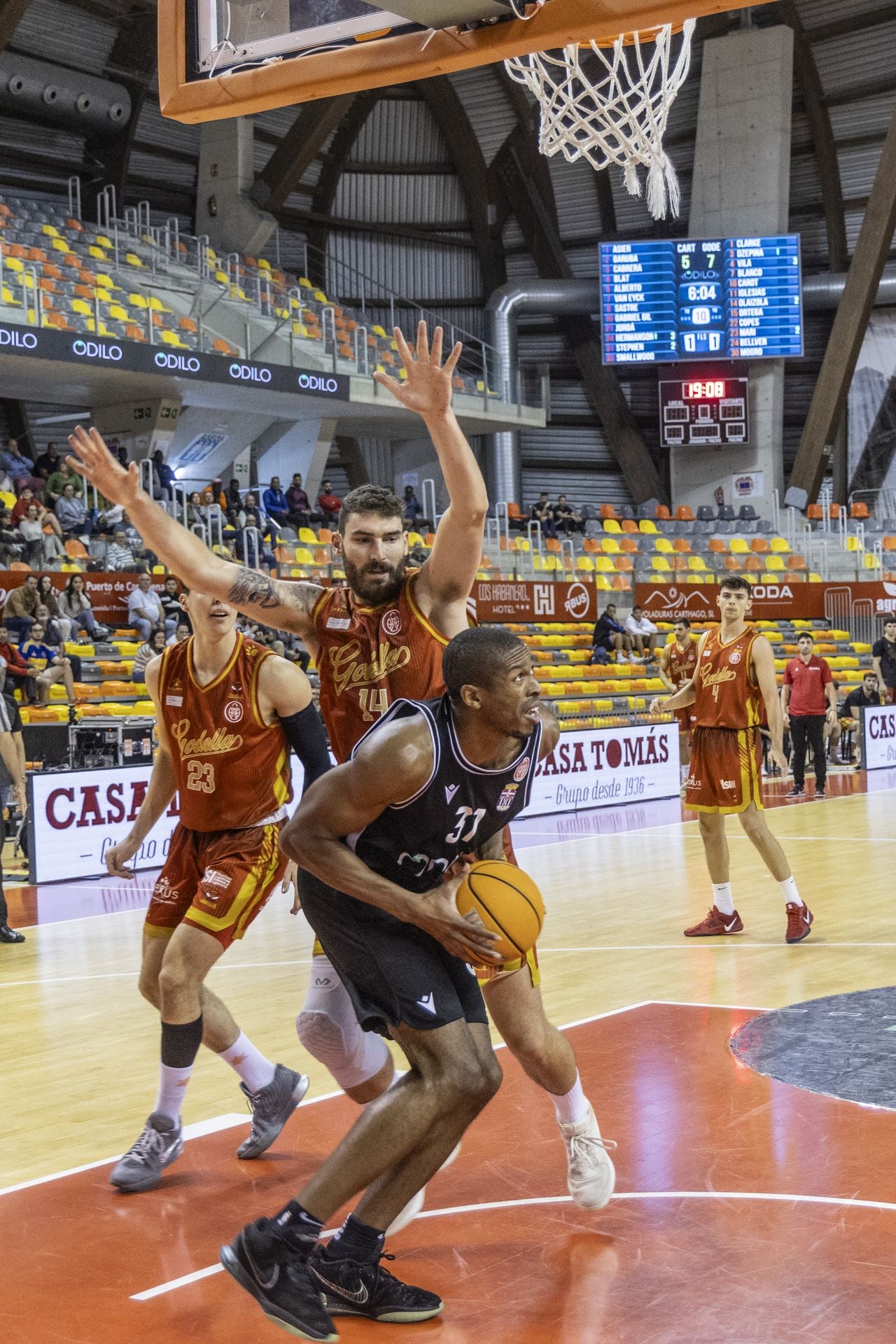 El Godella paga los platos rotos del Cebé (102-66)