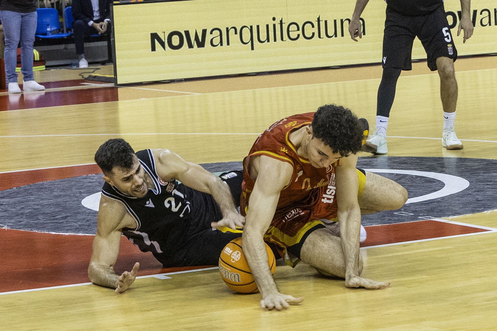 El Godella paga los platos rotos del Cebé (102-66)