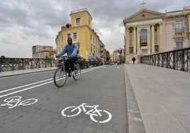 Carril bici del Puente Viejo.