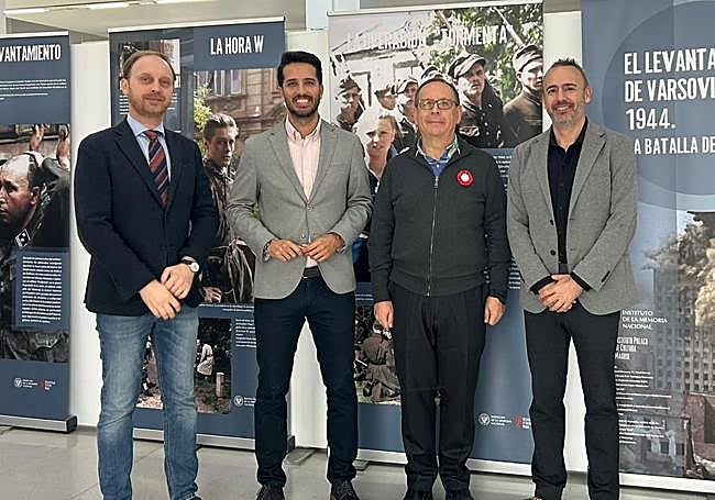 Ernest Kowalczyk; el director general de Patrimonio, Patricio Sánchez; Jorge Zieleniewski, cónsul honorario de Polonia, y Juan José Lara, ayer.