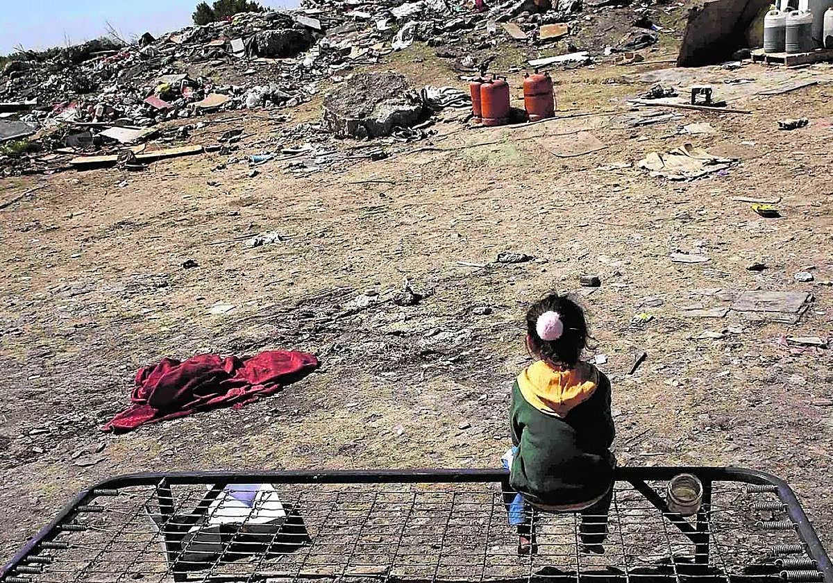 Una niña en condición de pobreza severa, en una imagen de archivo.