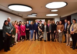 Premiados con los 'lazos', ayer, en el Aula de Cultura de Cajamurcia.