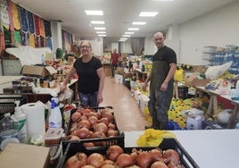 La nave de Algemesí desde donde se distribuye la fruta y verdura de la Región.