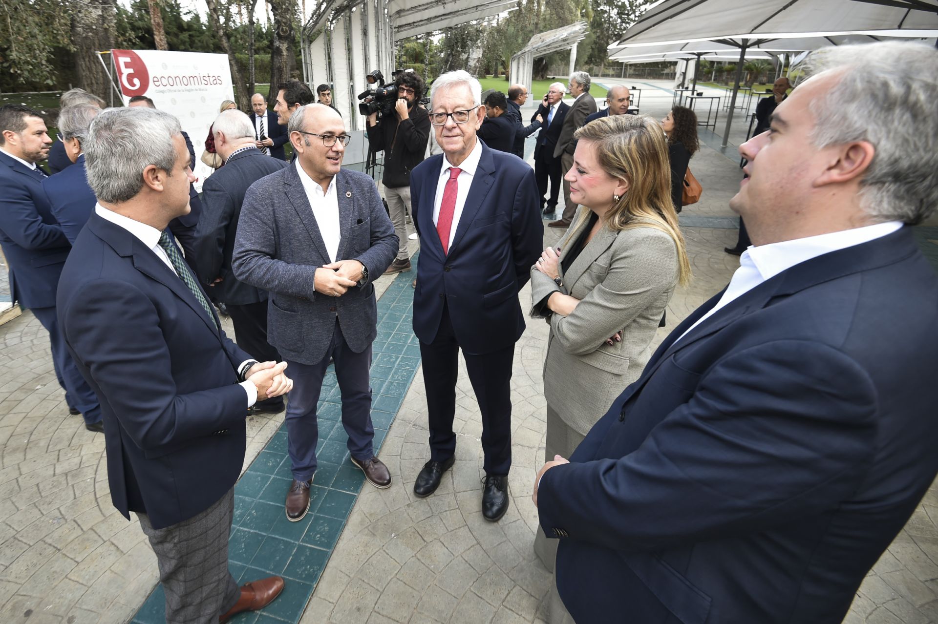 Conferencia en Murcia por el Día del Economista, en imágenes